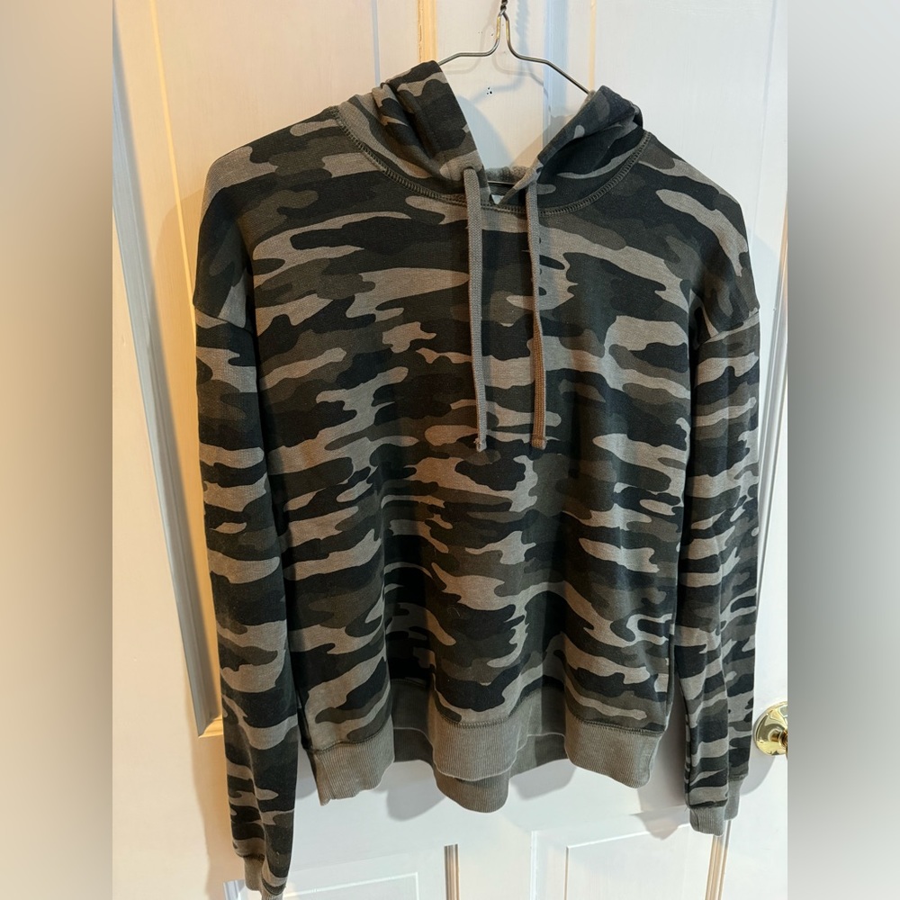 lucky brand camo sweatshirt